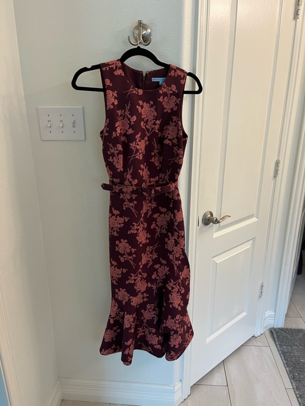 ANTONIO MELANI Burgundy Floral Midi Sheath Dress